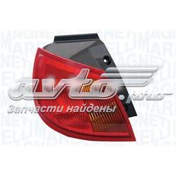 8331A036 Mitsubishi Lanterna traseira direita externa