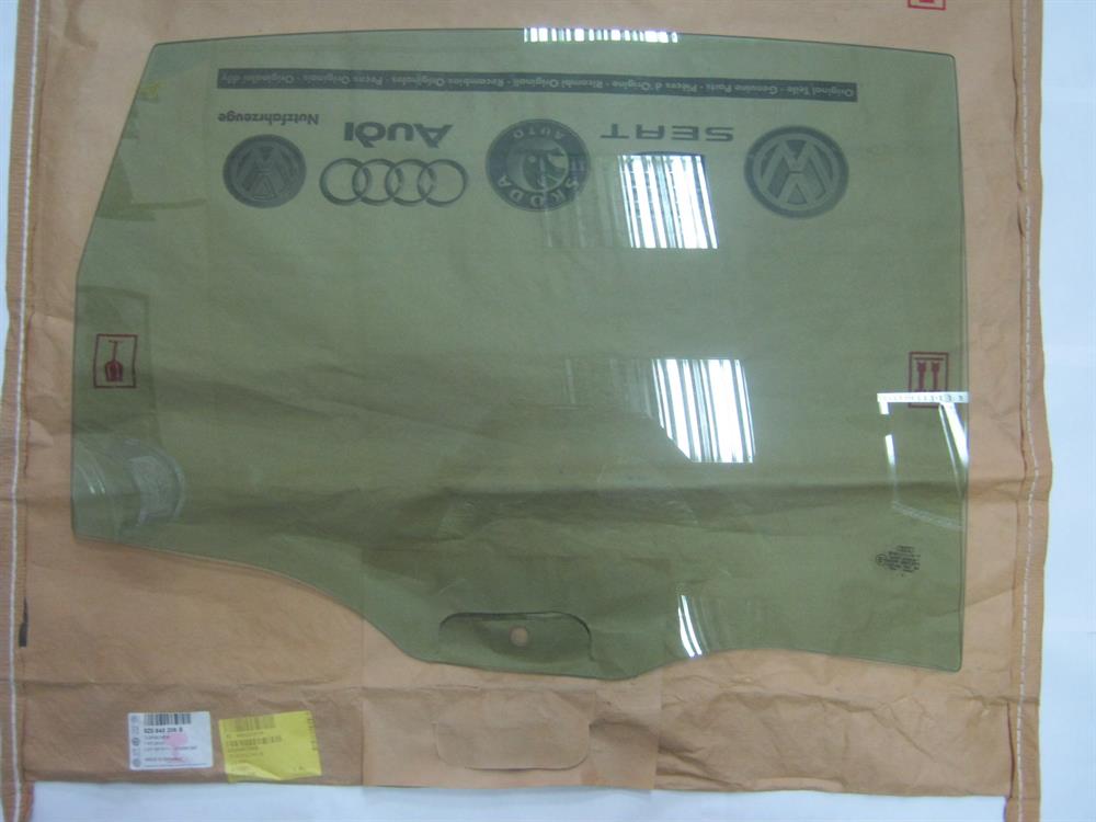8Z0845206B VAG Vidro da porta traseira direita
