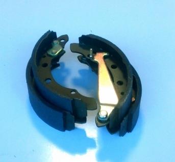 Compre 8DB355022711 HELLA Sapatas do freio traseiras de tambor