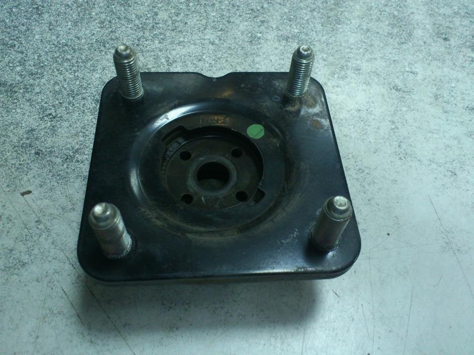 TD1134380 Mazda Suporte de amortecedor dianteiro