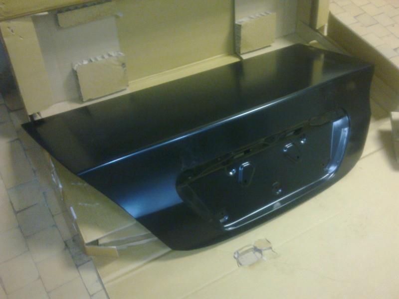 MN186644 Mitsubishi Tampa de porta-malas