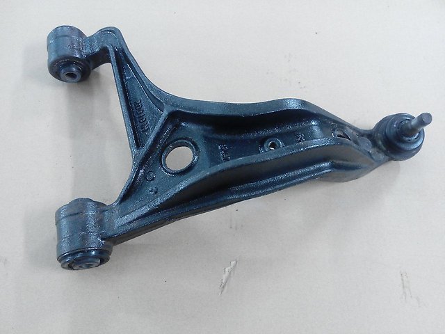 4620165J00 Suzuki Braço oscilante superior direito de suspensão traseira