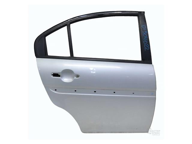 770040N000 Hyundai/Kia Porta traseira direita