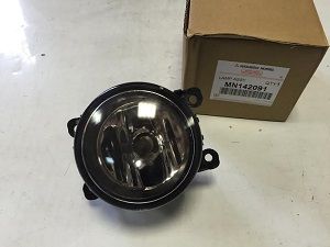 MN142091 Mitsubishi Luzes de nevoeiro esquerdas/direitas