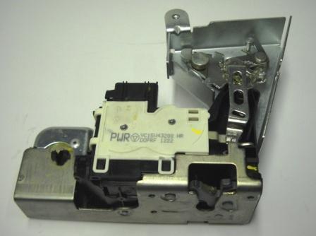 YC15V43288JN Ford Fecho da porta traseira direita batente