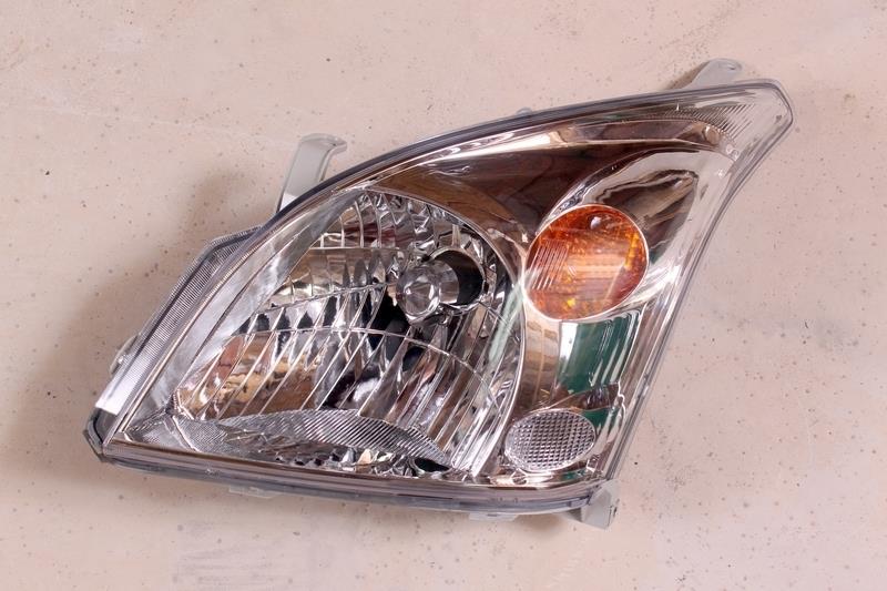 811706A050 Toyota Luz esquerda