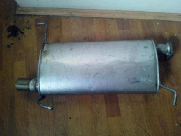 1571A445 Mitsubishi Silenciador, parte traseira