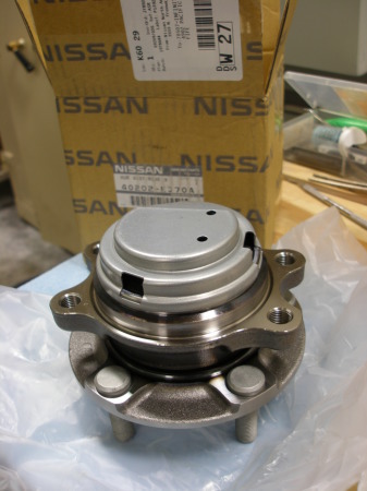40202EJ70A Nissan/Infiniti Cubo dianteiro