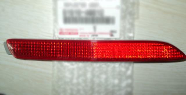 8191048012 Toyota Retrorrefletor (refletor) do pára-choque traseiro direito