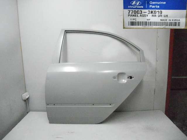 770033K010 Hyundai/Kia Porta traseira esquerda