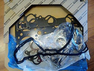 Compre 8LAB10271 Mazda Kit de vedantes de motor completo