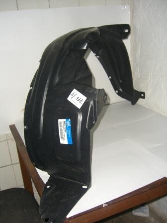 868122R500 Hyundai/Kia Guarda-barras direito do pára-lama dianteiro