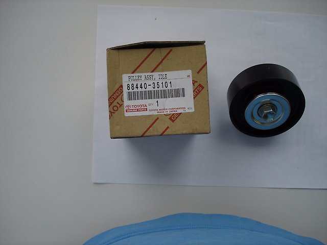 8844035130 Toyota Rolo parasita da correia de transmissão