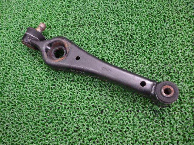 4520076G20 Suzuki Braço oscilante inferior esquerdo/direito de suspensão dianteira