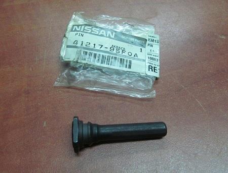 4121795F0A Nissan/Infiniti Guia de suporte dianteiro