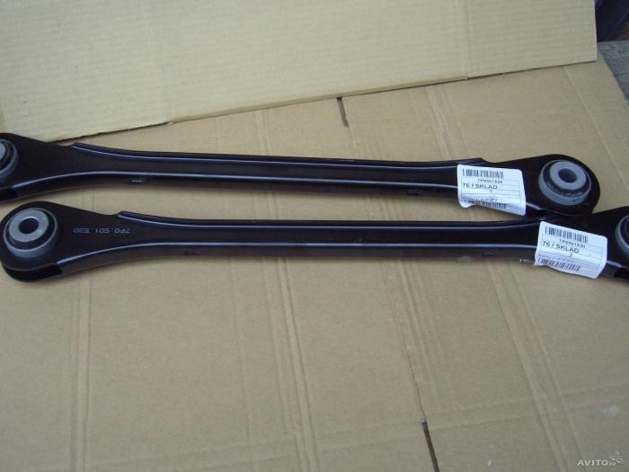 7P0501529 VAG Barra transversal de suspensão traseira