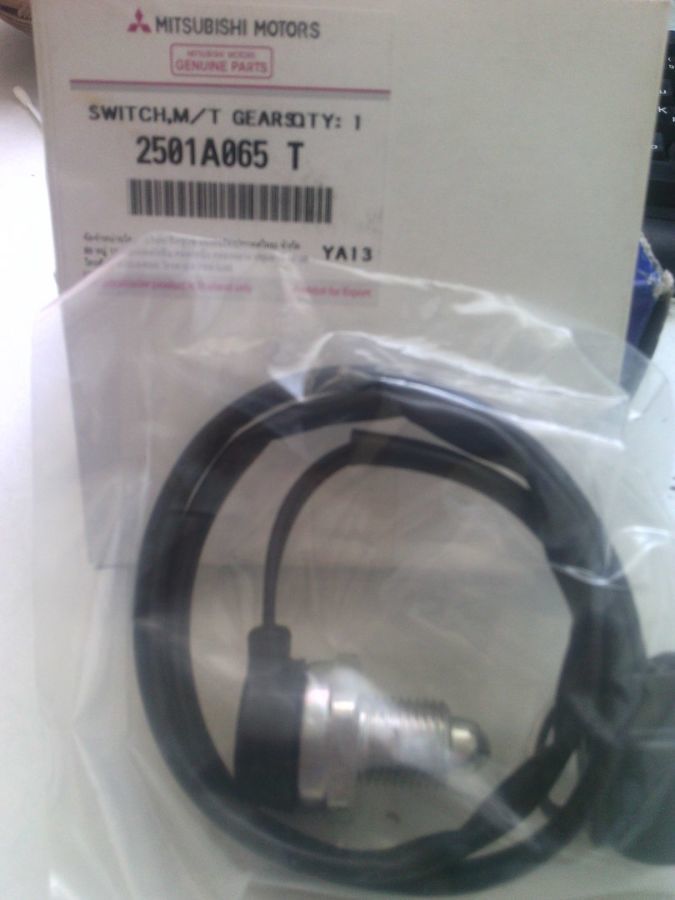2501A065 Mitsubishi Sensor de ativação de velocidades da Caixa de Mudança