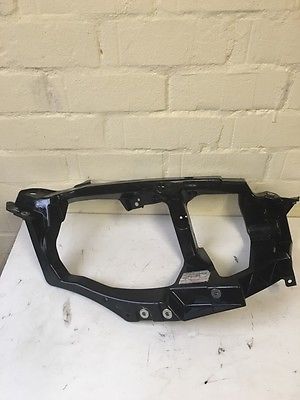 MN105060 Mitsubishi Consola (adaptador) de fixação da luz dianteira direita