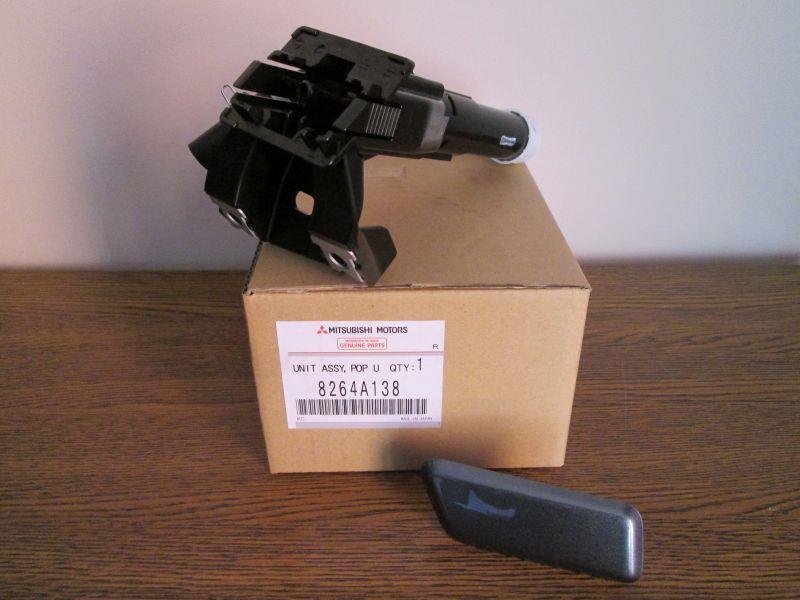 8264A138 Mitsubishi Injetor de fluido para lavador da luz dianteira direita