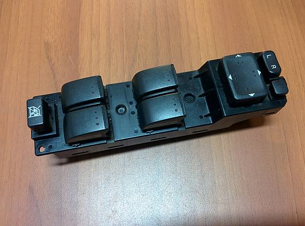 GP9A66350 Mazda Unidade de botões dianteira esquerda de controlo de elevador de vidro