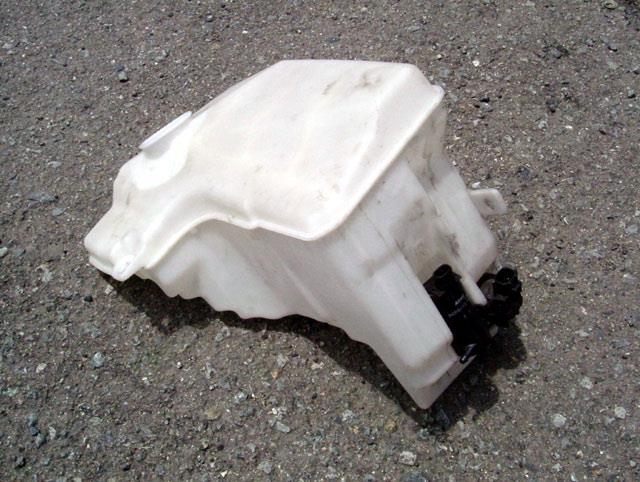 GR1L67481A Mazda Tanque de fluido para lavador de vidro