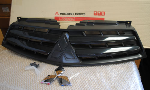 7450A621 Mitsubishi Grelha do radiador