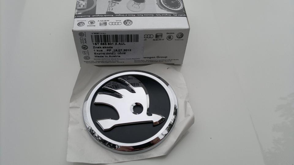 1ST853601AAUL VAG Emblema da capota
