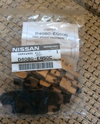 D40809N00A Nissan/Infiniti Chapa anti-ruído de fixação de sapata do freio traseira