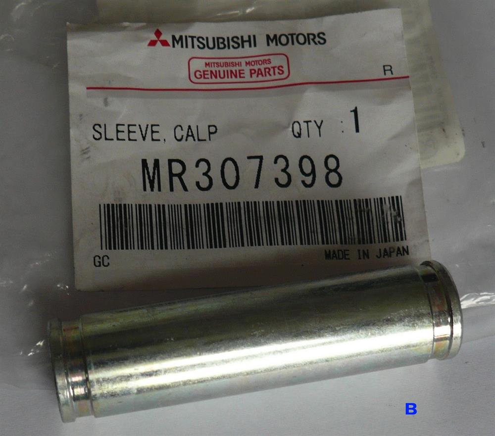 MR307398 Mitsubishi Guia inferior de suporte traseiro