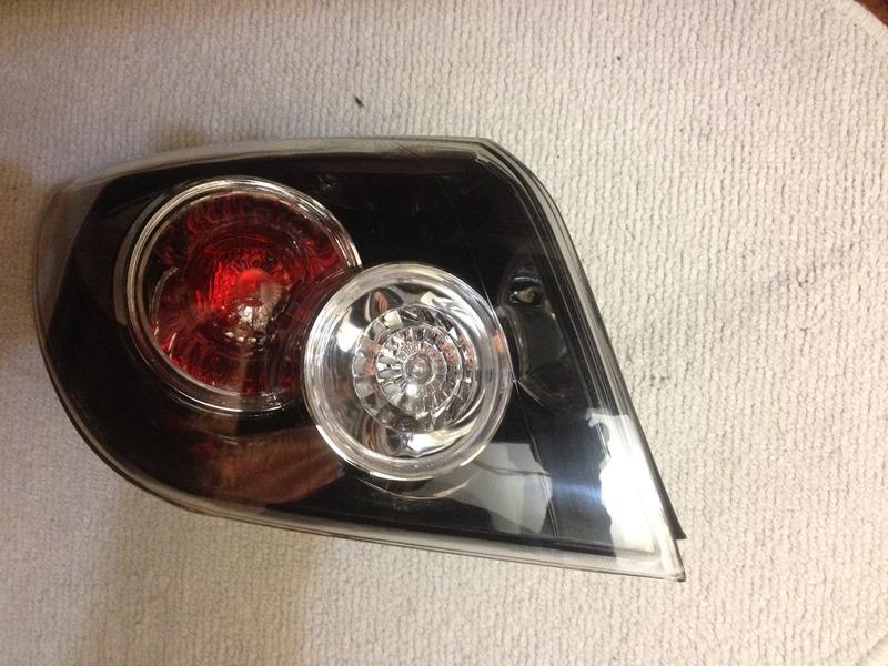 BR5S51180C Mazda Lanterna traseira esquerda externa