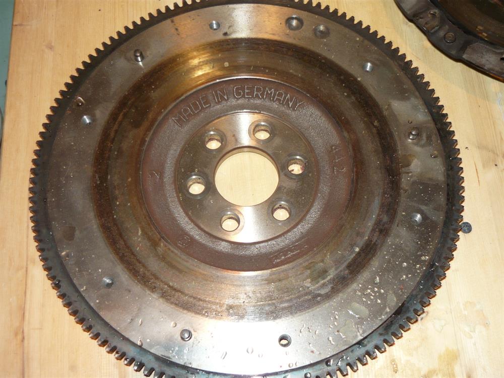 MN128441 Mitsubishi Volante de motor