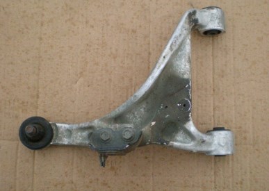 55502JN00A Nissan/Infiniti Braço oscilante superior esquerdo de suspensão traseira
