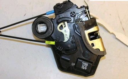 6906002102 Toyota Fecho da porta traseira esquerda