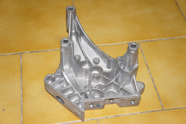 Consola de coxim (apoio) direita de motor VAG 03G199207G preço, a partir de 95,34 USD