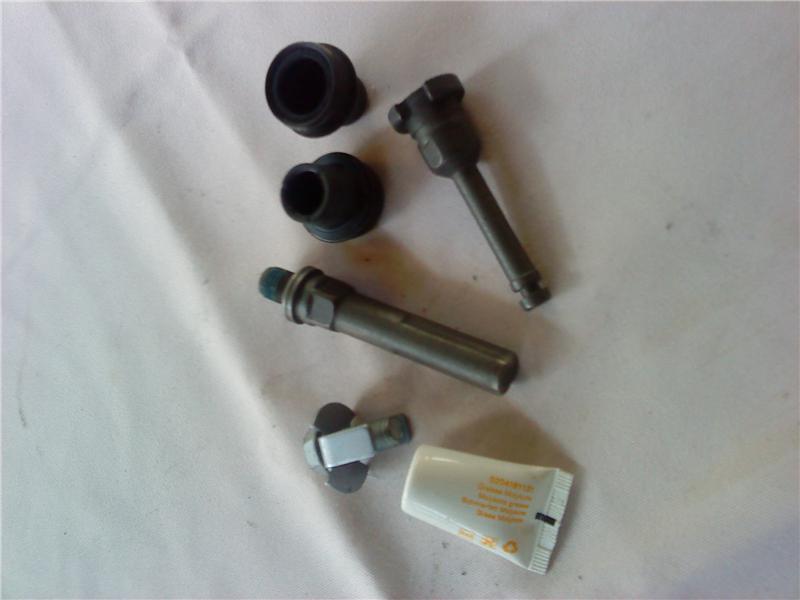 7701205528 Renault (RVI) Kit de reparação de suporte do freio dianteiro