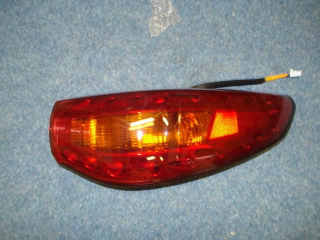 265501CH0A Nissan/Infiniti Lanterna traseira direita externa