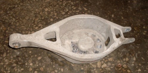 551B01BA0A Nissan/Infiniti Braço oscilante inferior esquerdo de suspensão traseira/direita