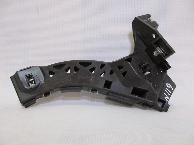 BAN6500T1C Mazda Consola externa direita do pára-choque dianteiro