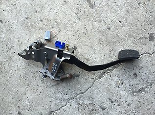 GJ6F41300A Mazda Pedal de embraiagem