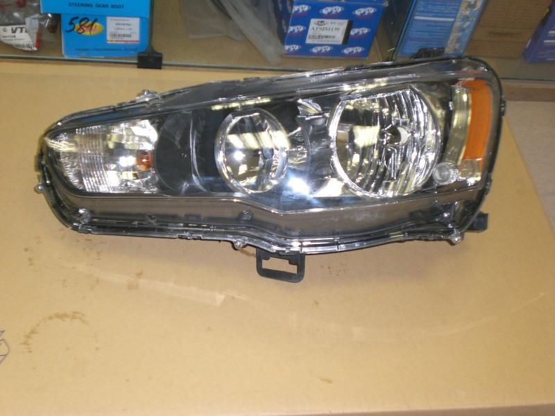 8301B623 Mitsubishi Luz esquerda