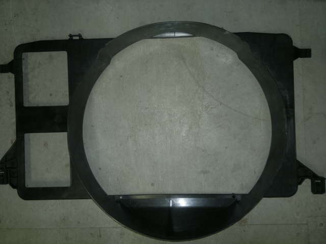 1573064 Ford Difusor do radiador de esfriamento