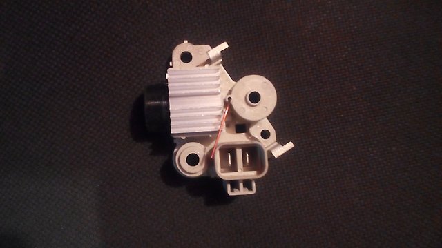 373702F101 Hyundai/Kia Relê-regulador do gerador (relê de carregamento)