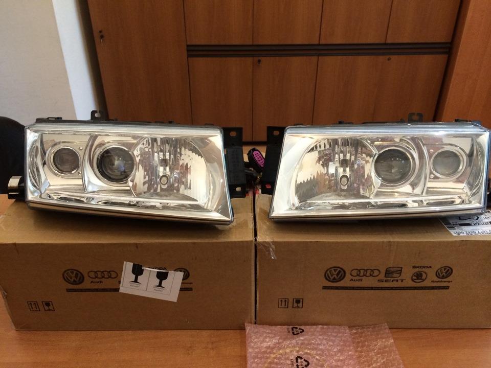 1U1941032 VAG Luz direita