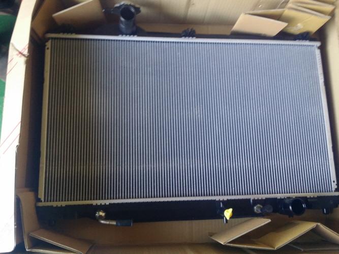 1640050240 Toyota Radiador de esfriamento de motor