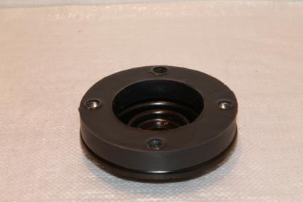 MB910186 Mitsubishi Suporte de amortecedor traseiro