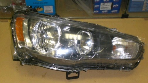 8301B624 Mitsubishi Luz direita