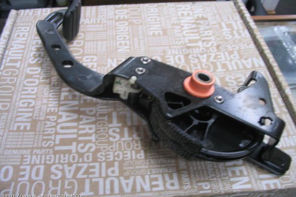 8200060841 Renault (RVI) Pedal de embraiagem