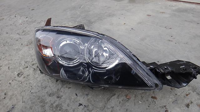 BP9W51031E Mazda Luz direita