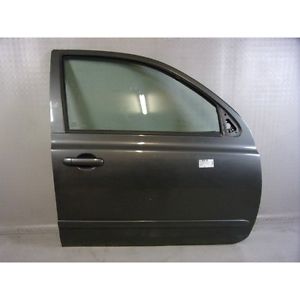 80100AX130 Nissan/Infiniti Porta dianteira direita