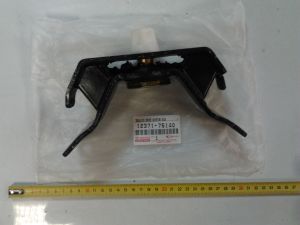 1237175140 Toyota Coxim (suporte) traseiro de motor